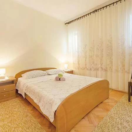 Apartment Andela *